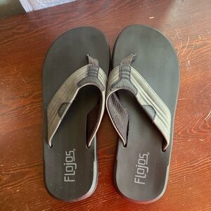 Flojos Mens Flip Flop Sandals Size 9 Black Levee Memory Foam Cushioned Footbed